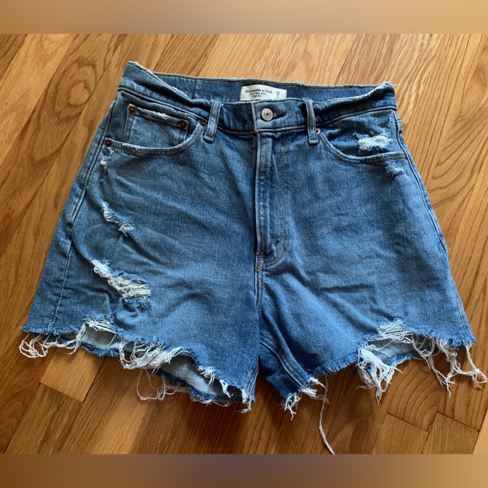 Abercrombie & Fitch The 4” Mom Short High Rise Curve Love